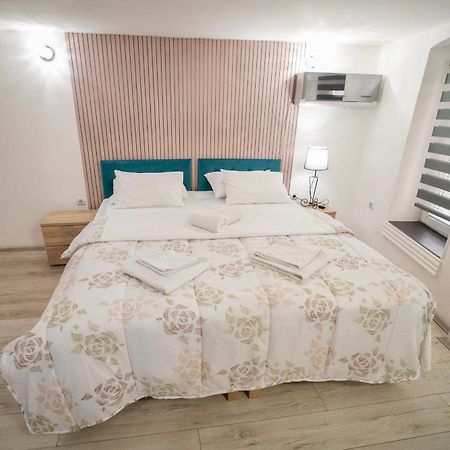 Apartmani Aleksandra U Centru Grada Крагуєваць Екстер'єр фото