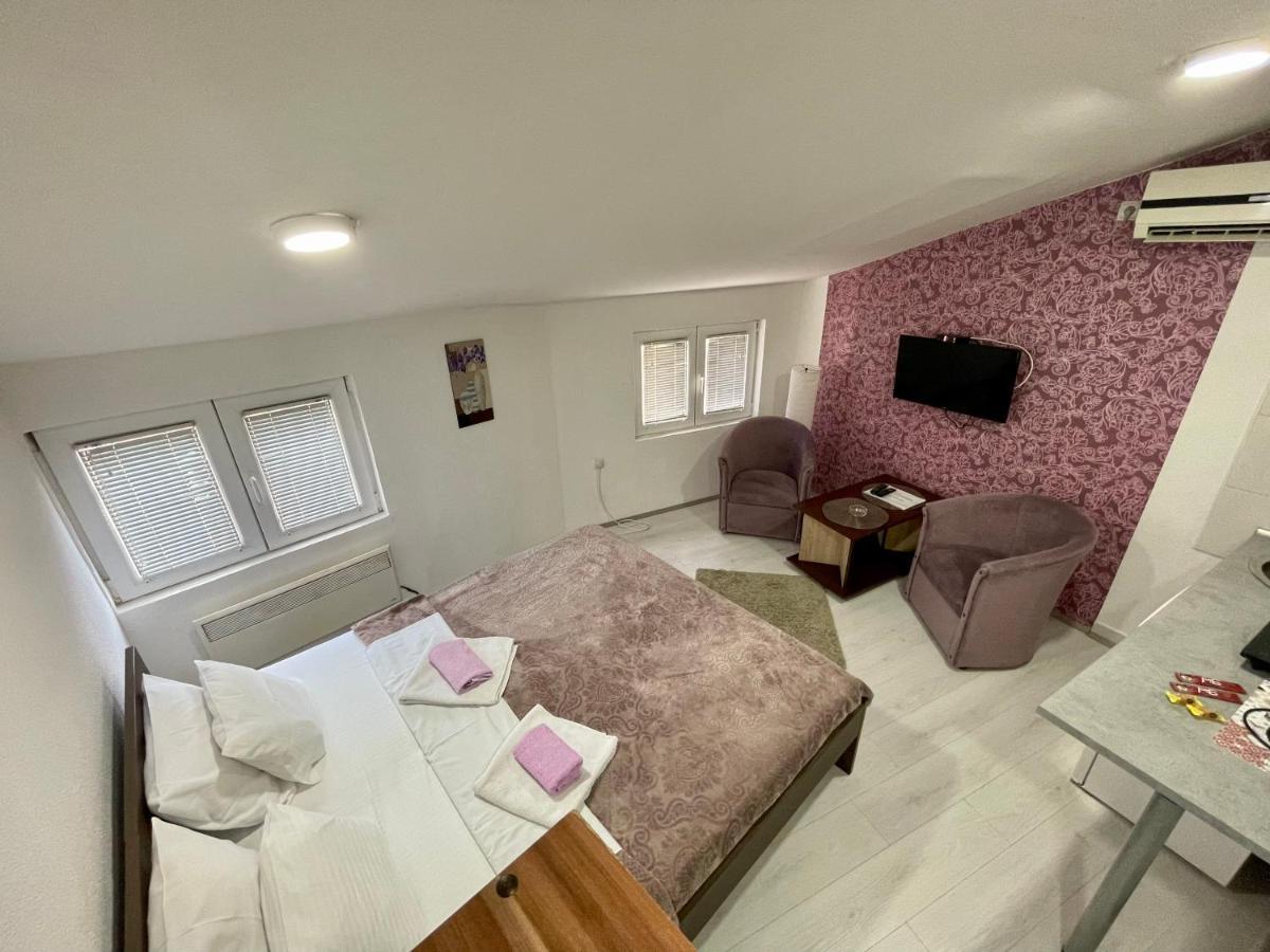 Apartmani Aleksandra U Centru Grada Крагуєваць Екстер'єр фото