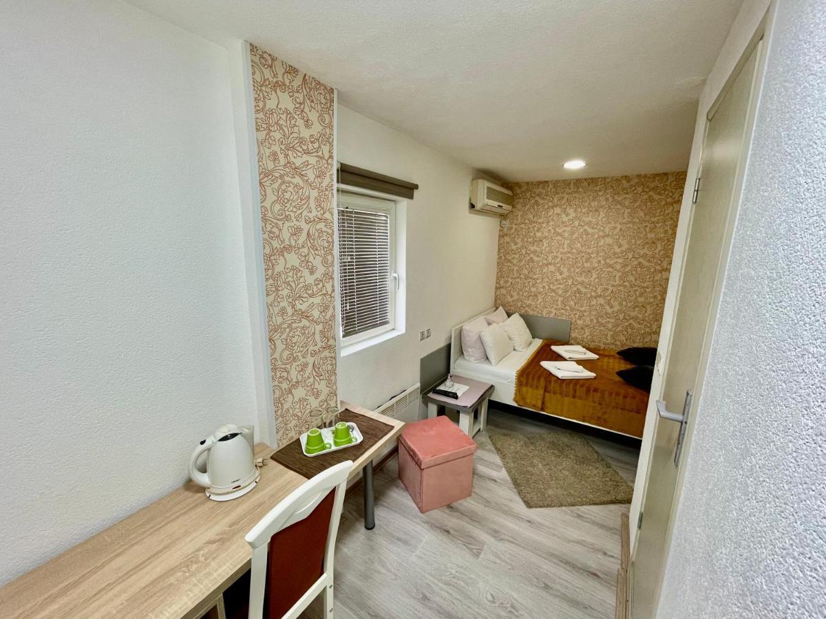 Apartmani Aleksandra U Centru Grada Крагуєваць Екстер'єр фото