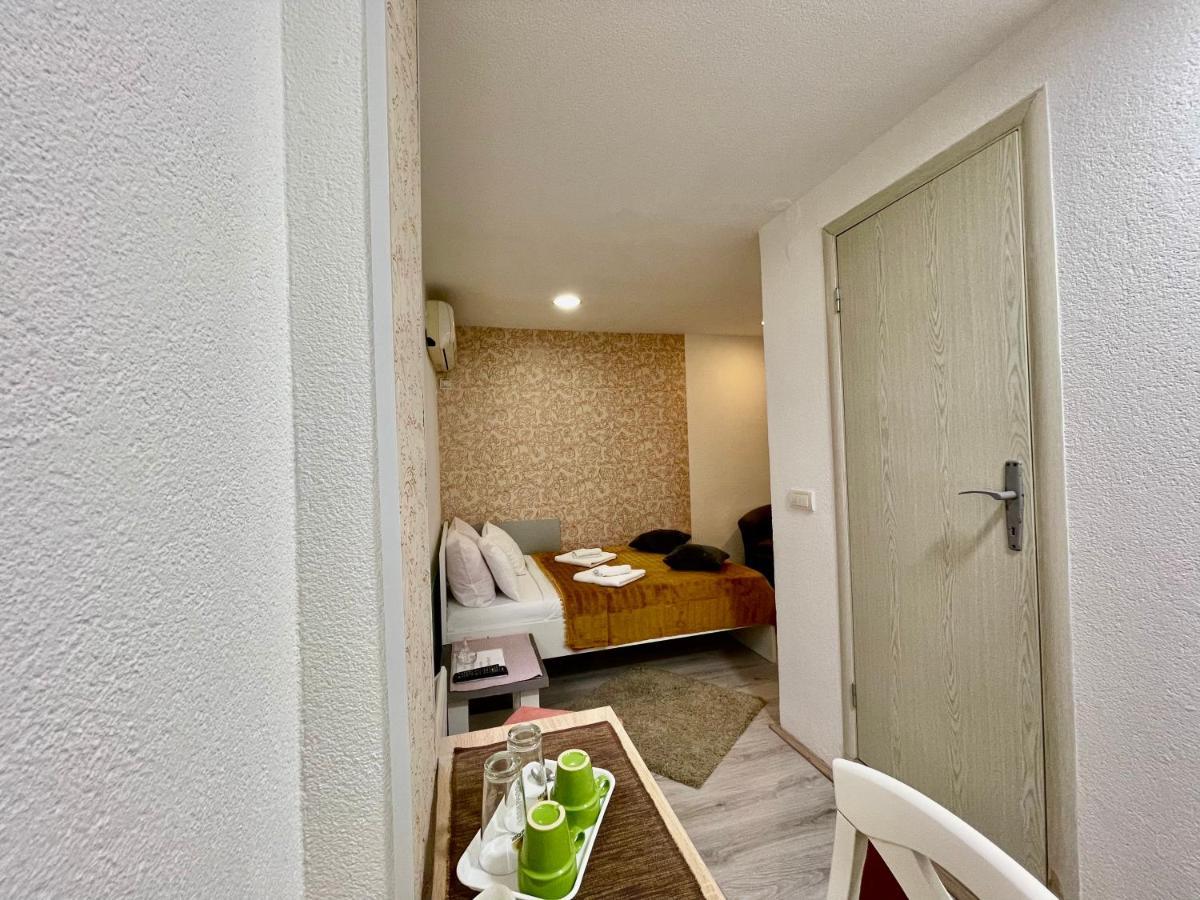 Apartmani Aleksandra U Centru Grada Крагуєваць Екстер'єр фото