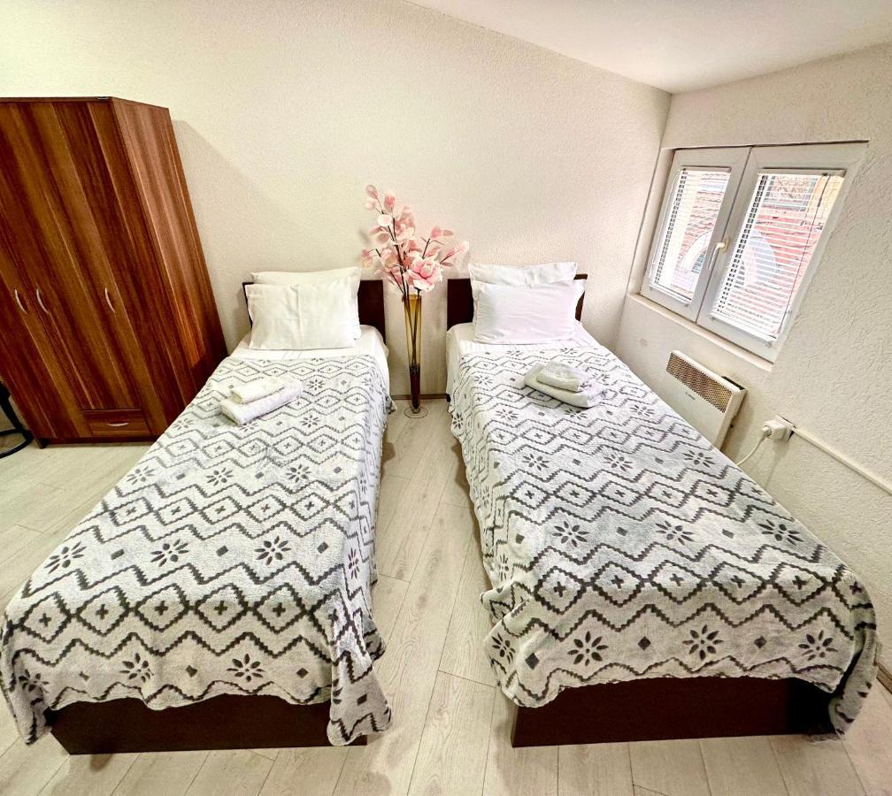 Apartmani Aleksandra U Centru Grada Крагуєваць Екстер'єр фото