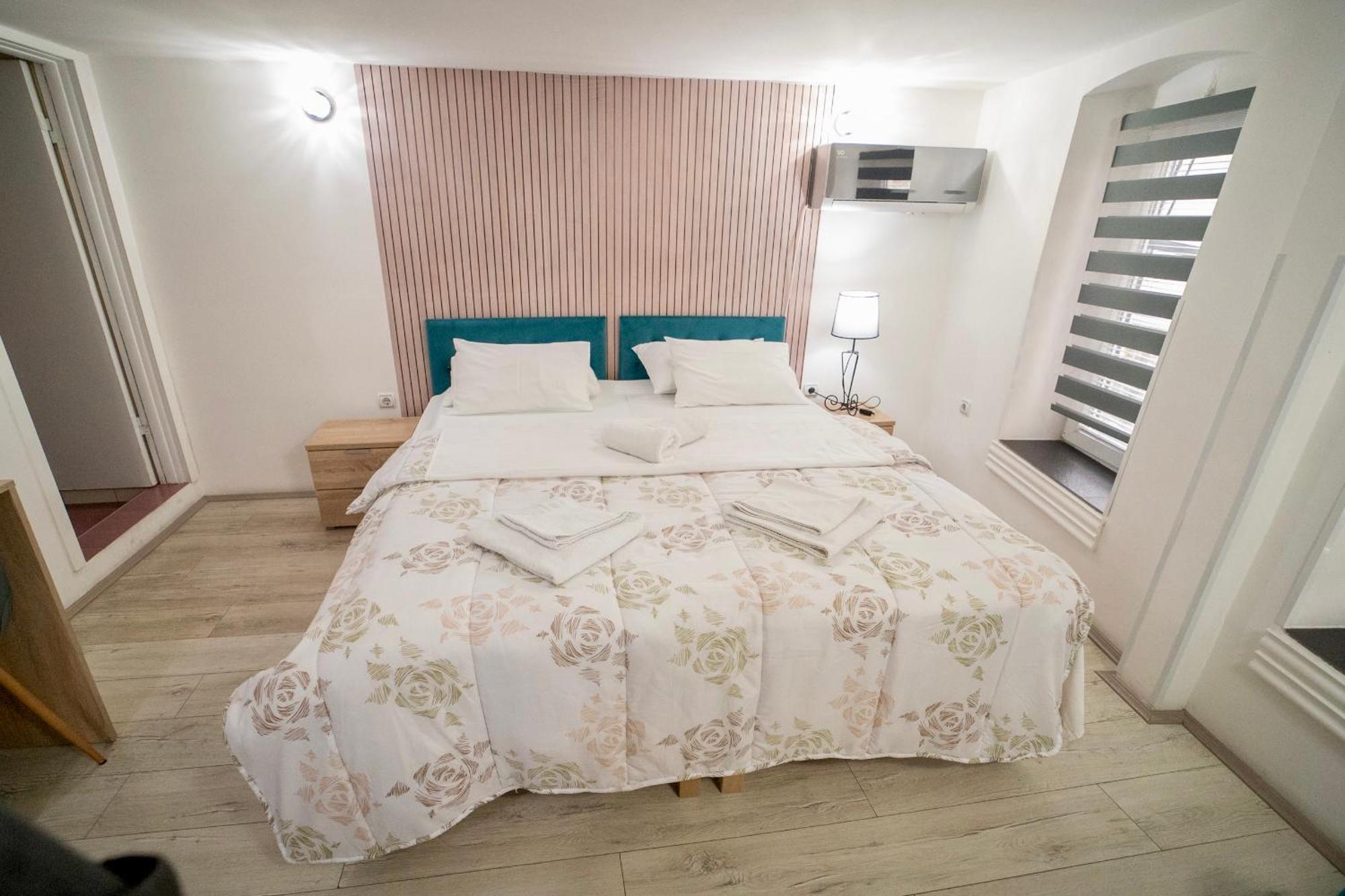 Apartmani Aleksandra U Centru Grada Крагуєваць Екстер'єр фото