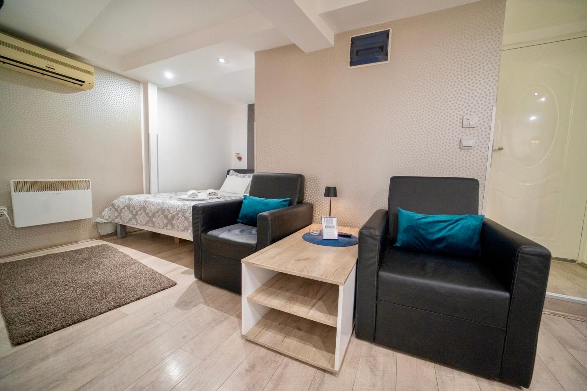 Apartmani Aleksandra U Centru Grada Крагуєваць Екстер'єр фото