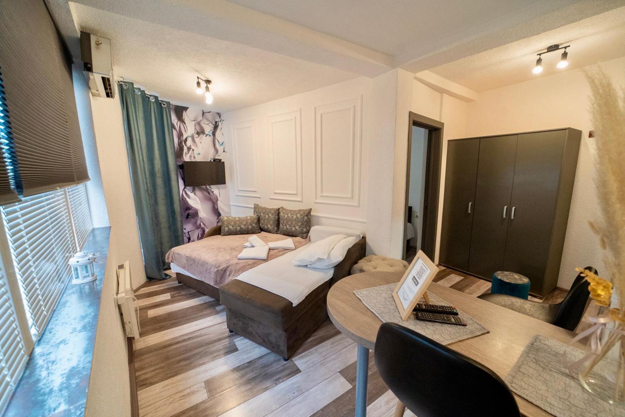 Apartmani Aleksandra U Centru Grada Крагуєваць Екстер'єр фото