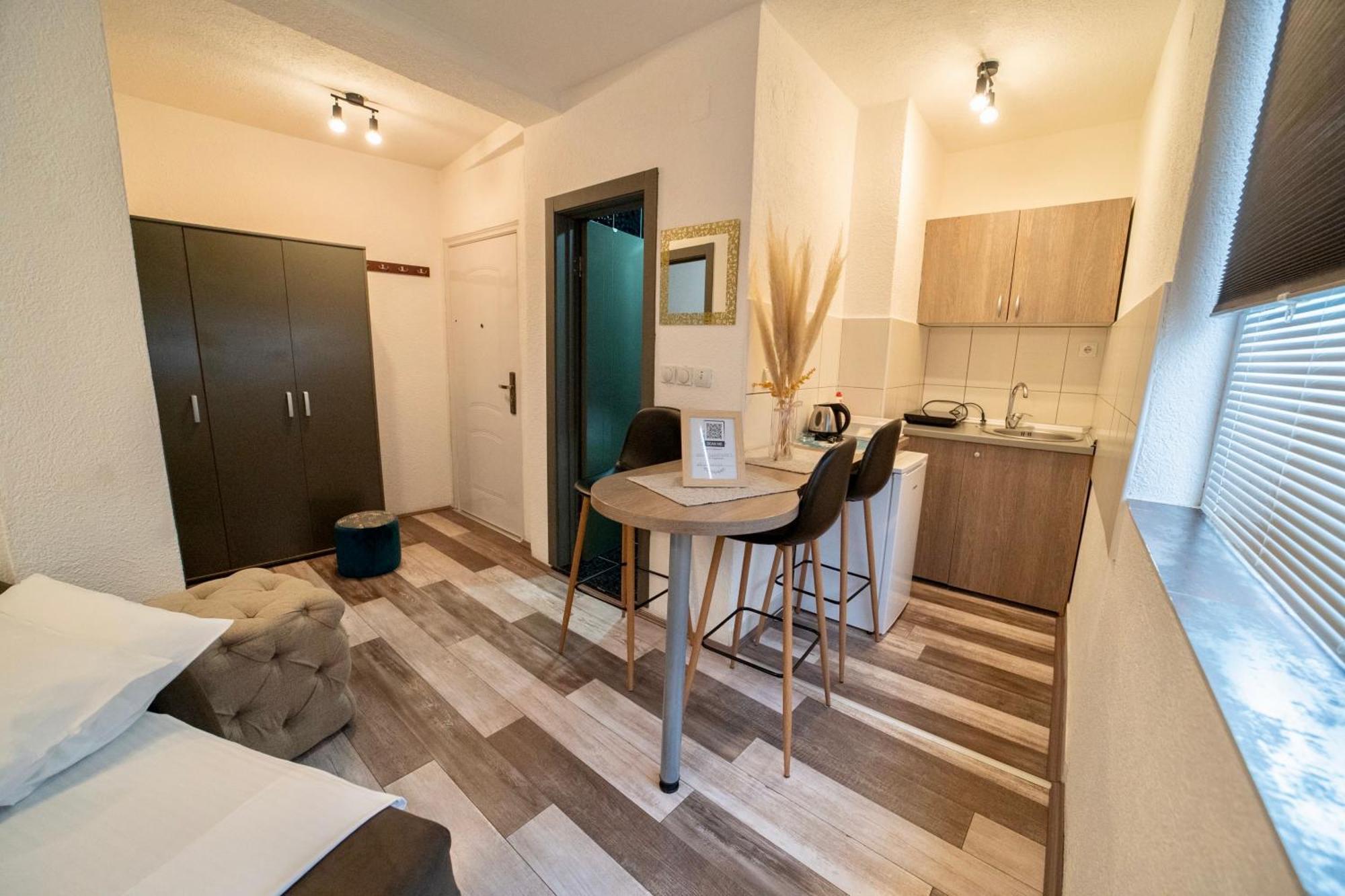 Apartmani Aleksandra U Centru Grada Крагуєваць Екстер'єр фото