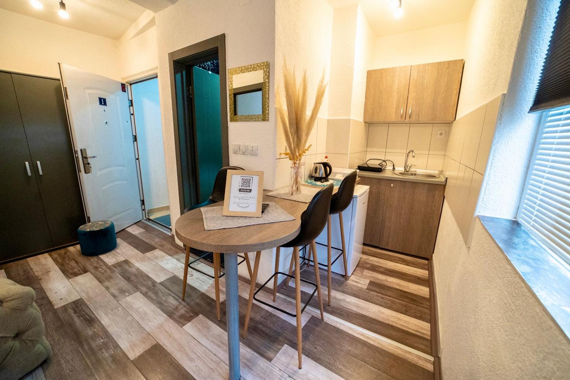 Apartmani Aleksandra U Centru Grada Крагуєваць Екстер'єр фото