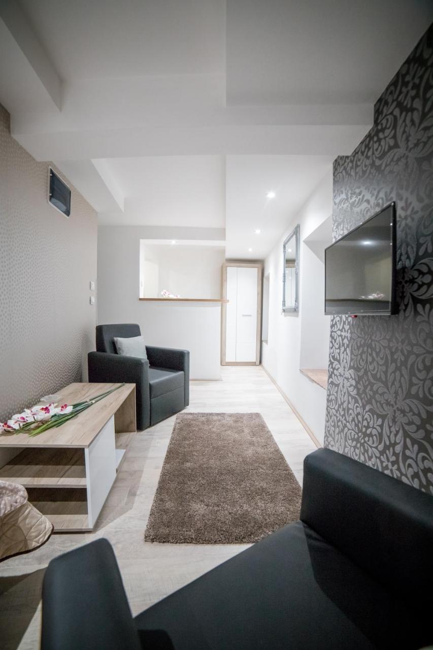 Apartmani Aleksandra U Centru Grada Крагуєваць Екстер'єр фото